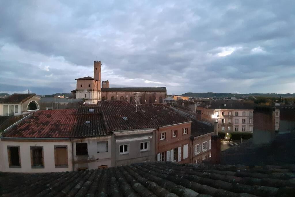Appartement Exceptionnel 4 Etoiles Hyper Centre Albi 65 M2 Au 4Eme Etage Sans Ascenseur Avec Une Tour Du 12Eme Siecle ภายนอก รูปภาพ